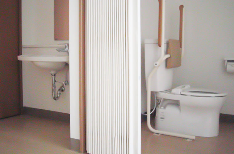 居室トイレと洗面所